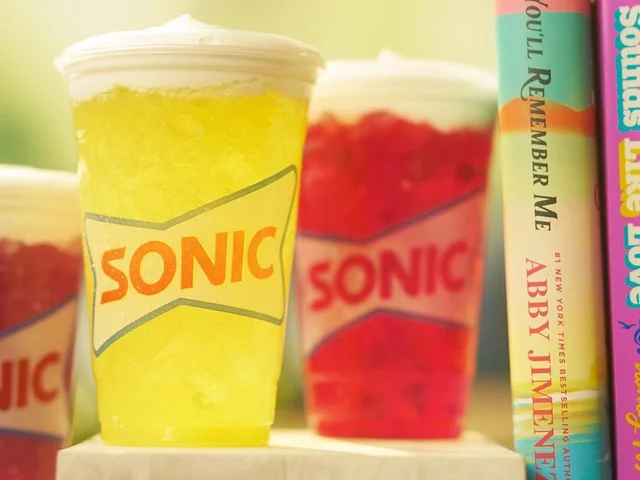 SONIC lanza limonadas con cobertura dulce con la ayuda de los autores favoritos del verano