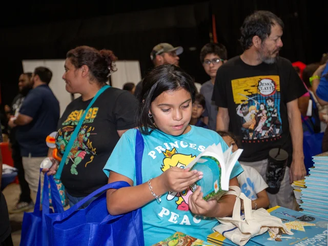 ¿Cómo puedo dirigir un regalo de un Fondo Asesorado por Donantes a First Book?