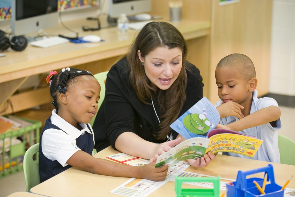 volunteer reading to kids